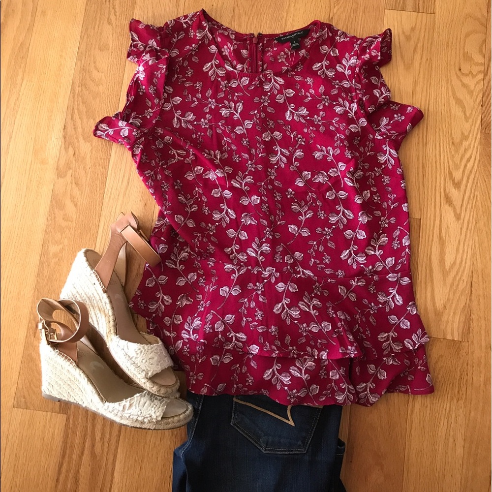 Banana Republic tulip hemmed top